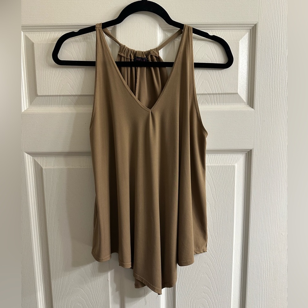 First Love flowy tank blouse. Can really fit any size but I’d assume it’s M/L.